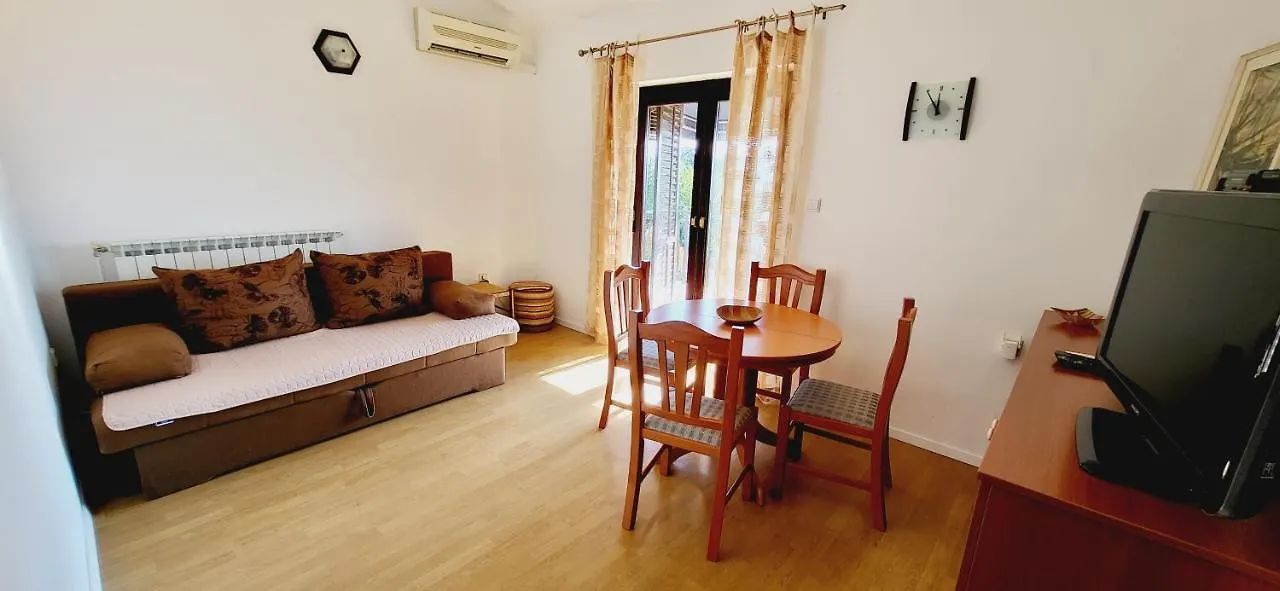 Apartments Italo By El-Pi Tours Njivice 0*,  Croatia