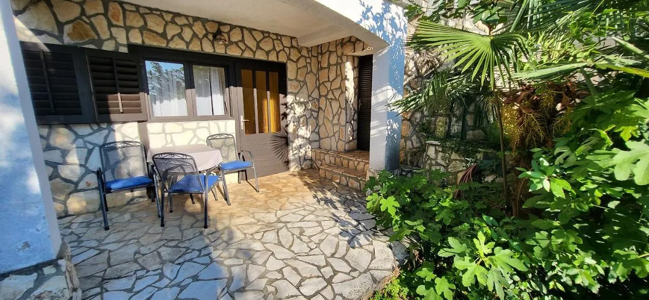 Apartments Italo By El-Pi Tours Njivice Croatia