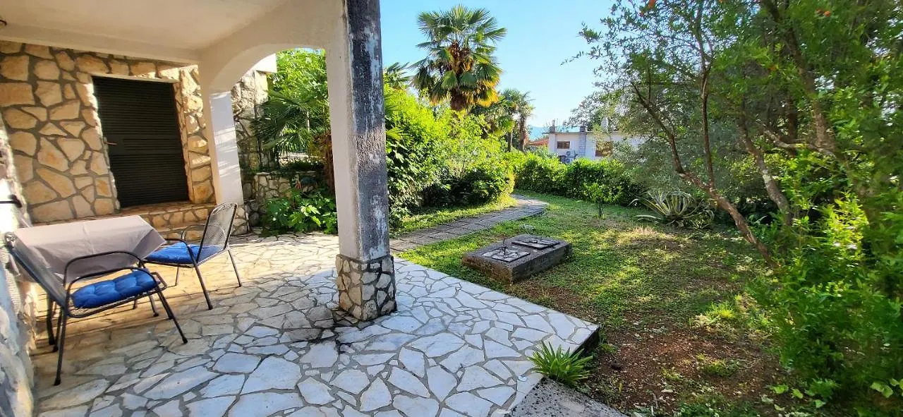 Apartments Italo By El-Pi Tours Njivice Croatia